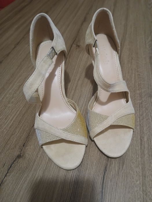 Sandale cu toc Bej 37