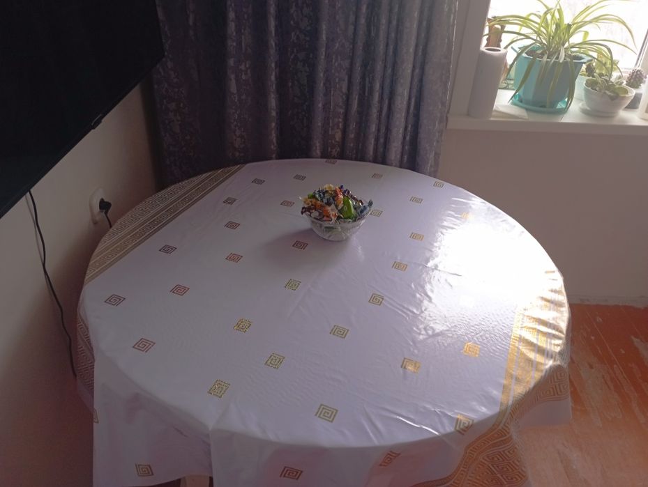 Круглый стол метр на метр