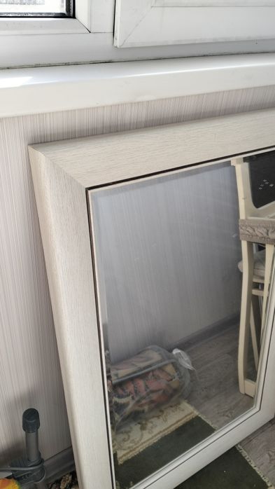 Продам зеркало с рамой