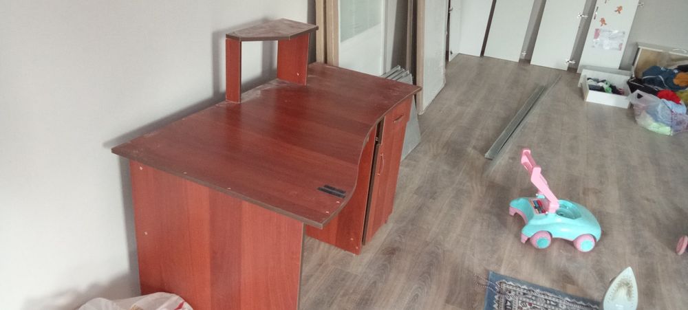 Продам компьютерный стол