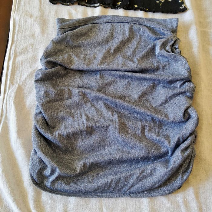 Продавам дамски блузи с къс и дълъг ръкав