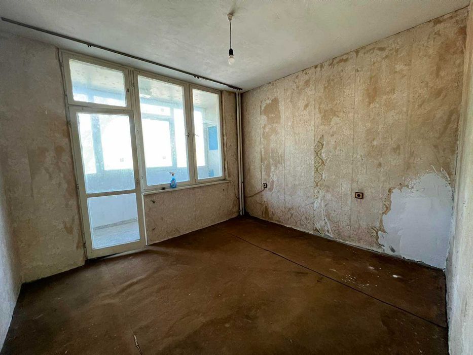 Продава се Тристаен апартамент в Търговище, Център - 90 кв.м за 901 €/кв.м - Снимка #5