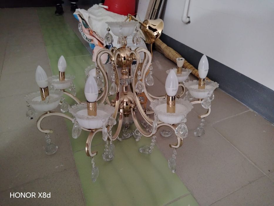 Продам красивую люстру