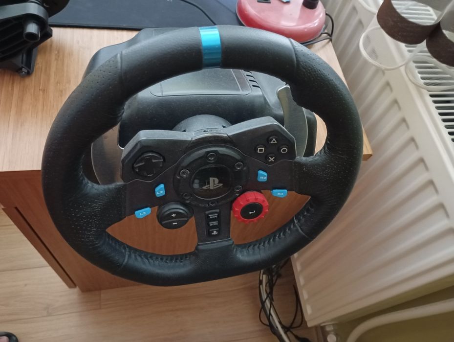 Волан g29 със скоростен лост и педали + подарък