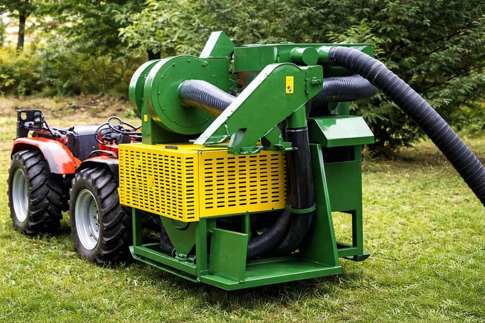 Mașină profesională pentru recoltat alune, nuci, castane și migdale – cuplare la tractor