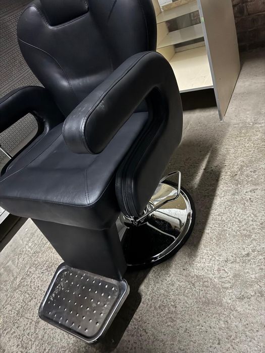 Продам Кресло парикмахера,