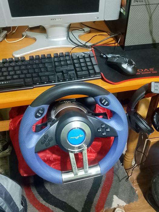 Vand volan gaming myria cu pedale și USB