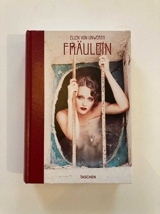 Ellen von Unwerth. Fräulein carte arata fotografie moda erotic nud