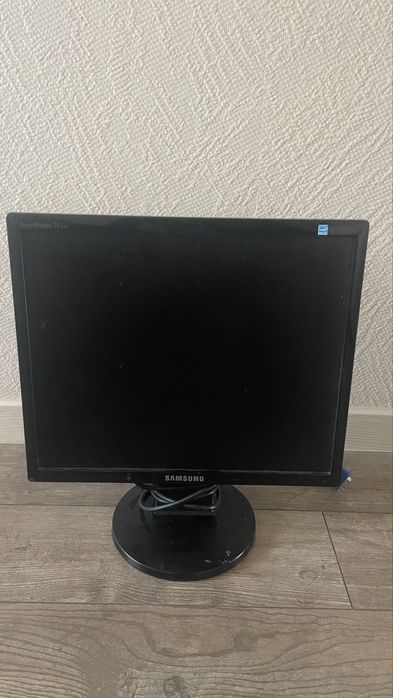 Монитор Samsung 743NX