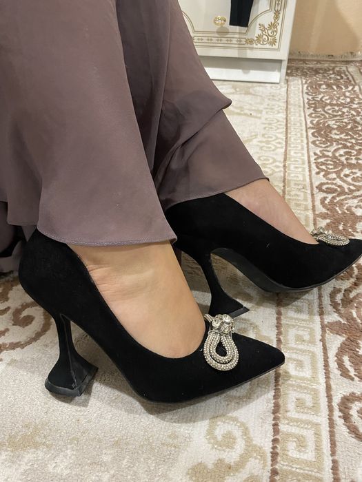 Чорный каблук