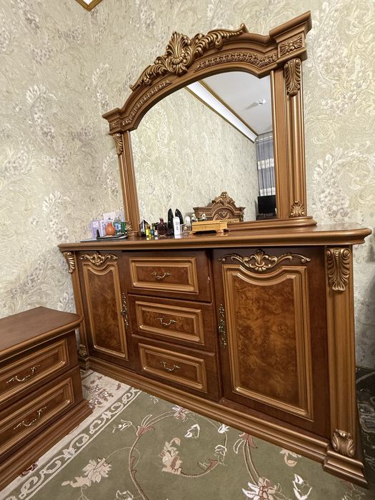 Срочно продаю шикарный спальный комплект в отличном состоянии!!!