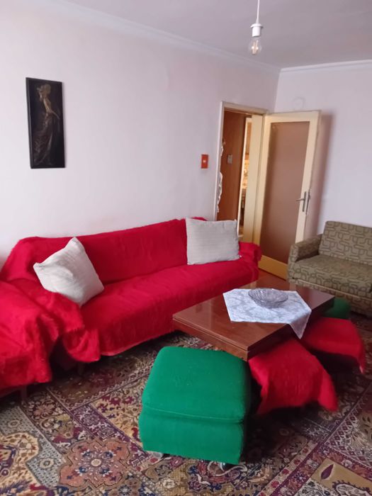 Дава се под наем Тристаен апартамент в Разград, Център - 75 кв.м за 255 € - Снимка #1