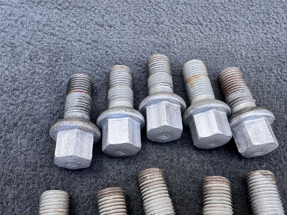 Болтове за Mercedes оригинални 20mm
