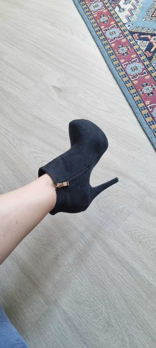 Botine din piele intoarsa