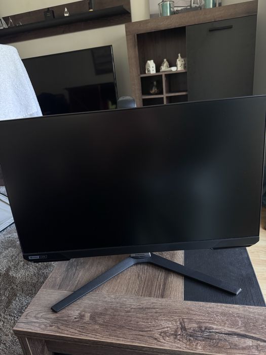 Monitor Samsung Odyssey G4 240hz 24 inch