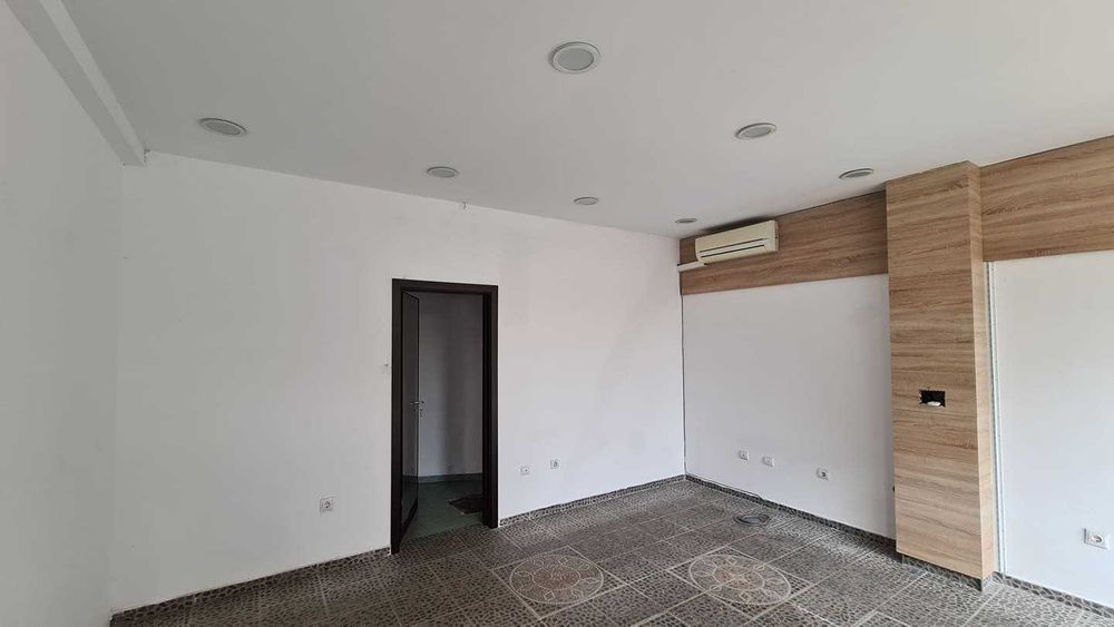 Дава се под наем Магазин в Поморие - 30 кв.м за 3989.73 € - Снимка #2