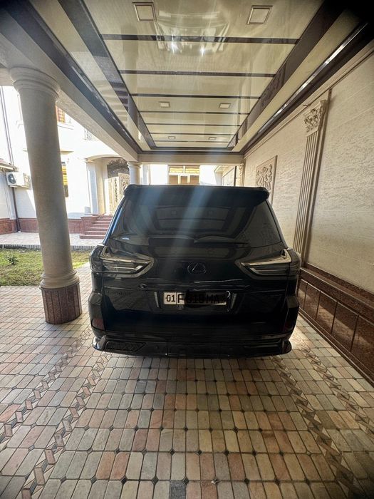 Lexus LX 570 sotiladi