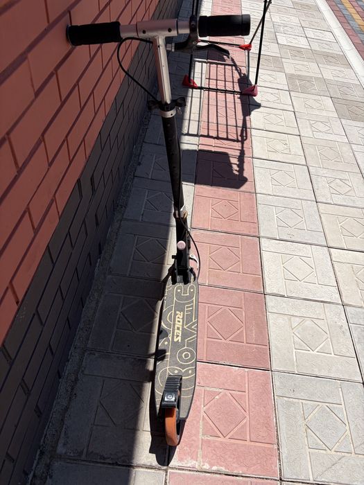 Продам городской самокат Roces (двухколесный)