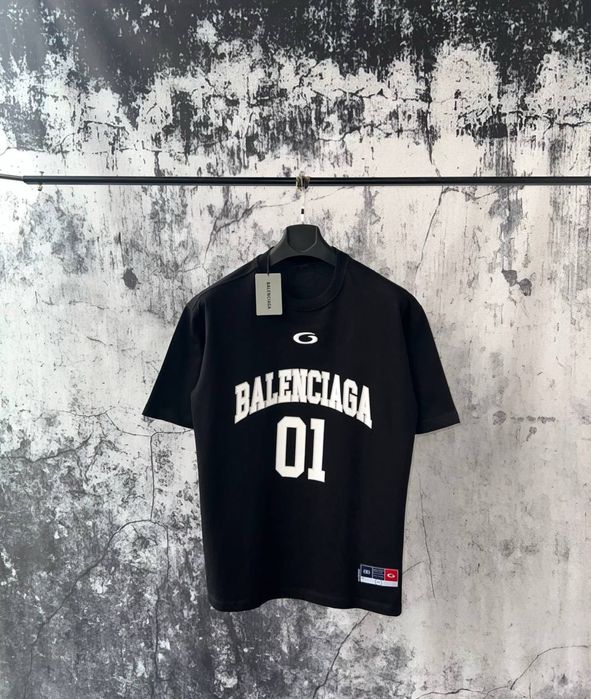 Tricou Balenciaga Oversize