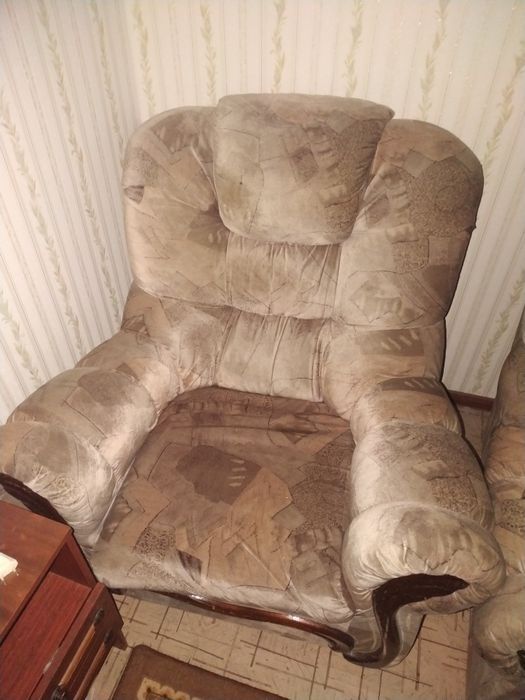 Диван и два кресла. Б/у в отличном состоянии