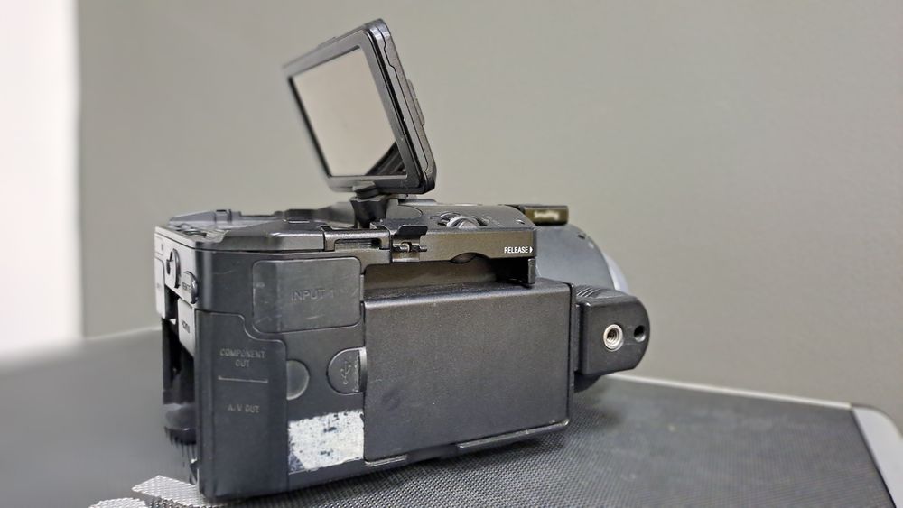 Видеокамера Sony NEX-FS100