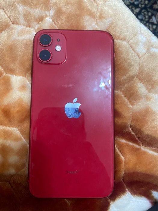 Айфон 11 с коробкой.