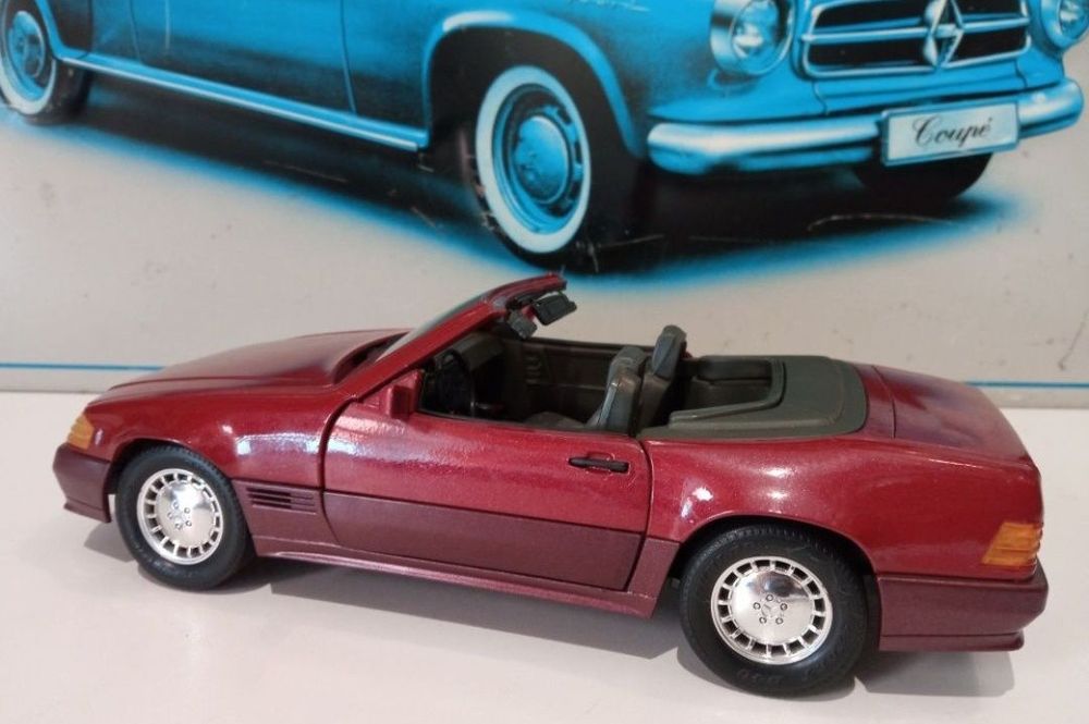 Mercedes Benz 500SL bburago scara 1:18

Scara 1:18

Thailanda

Po