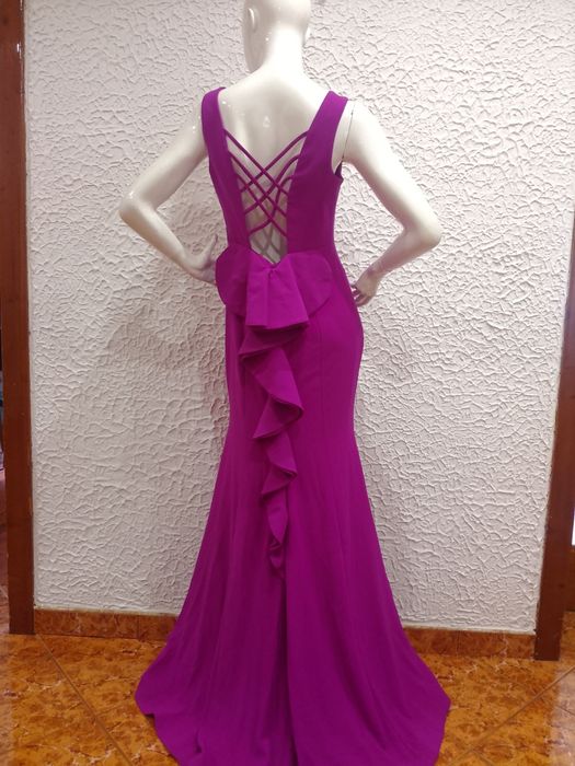 Рокля . Един път използва