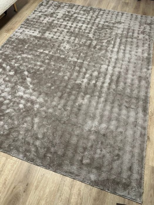 Пухкави топли килими с антиплъзгаща материя от долната страна