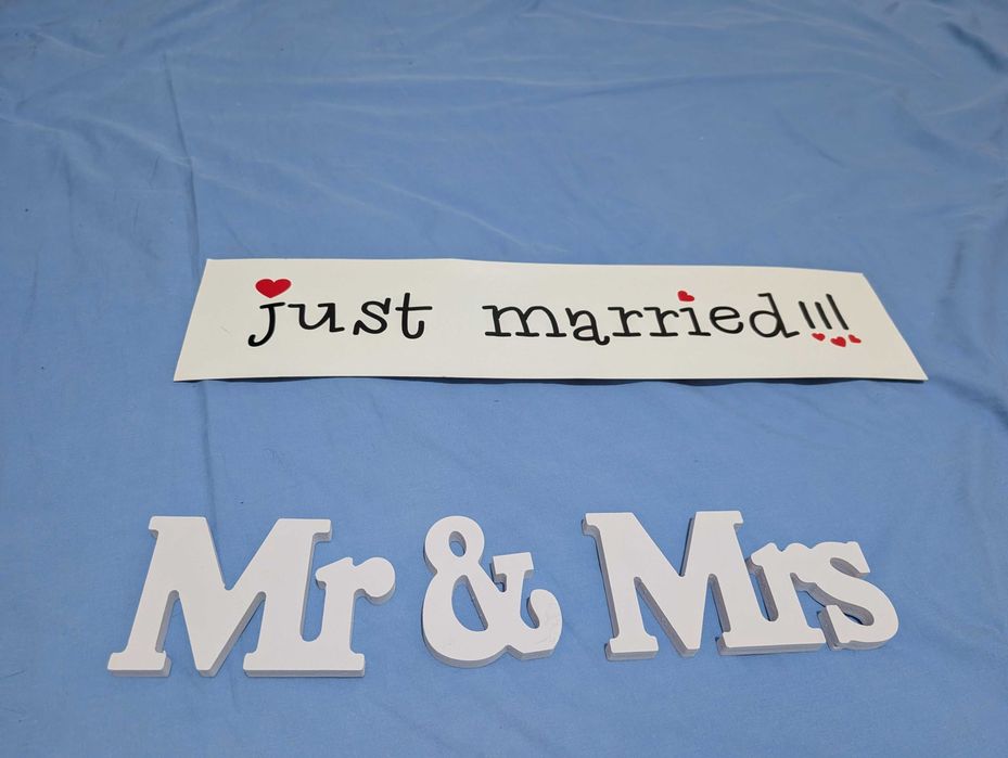 Дървен надпис Mr & Mrs за маса