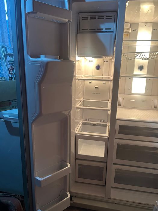 Холодильник Samsung