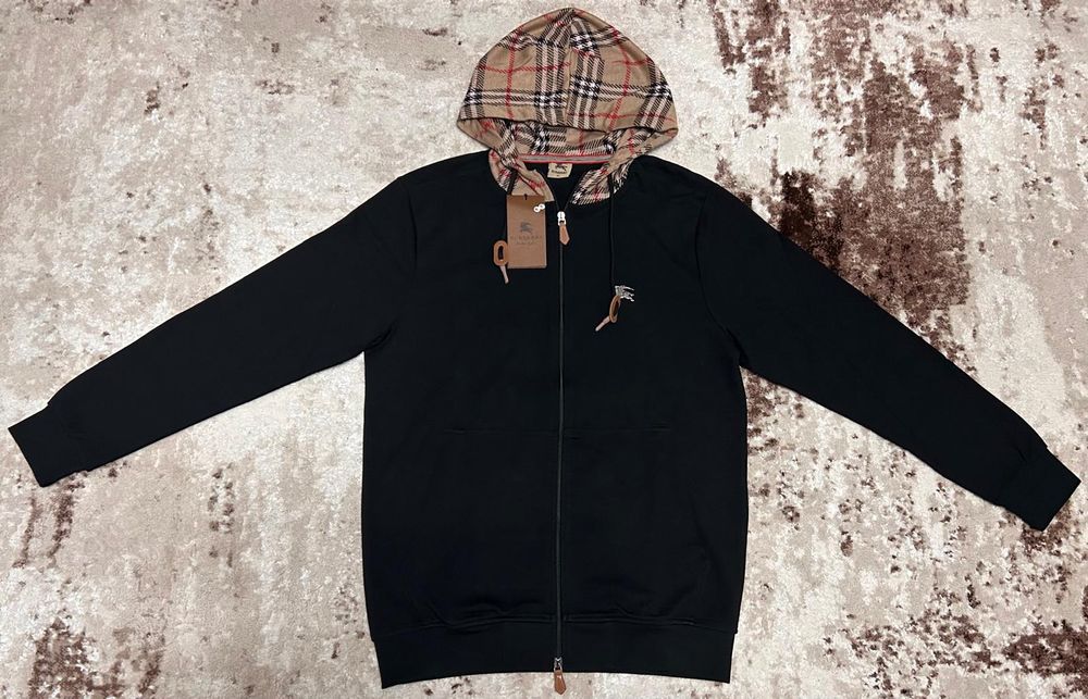 Vând compleu nou de bărbați Burberry