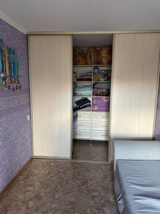 Продам софу, встроенная гардеробная , комод