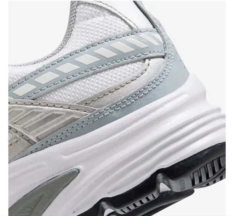 Продам крооссовки Nike initiator