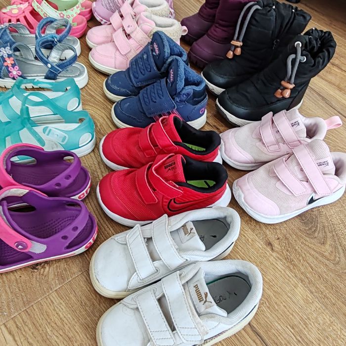 Детски различни обувки