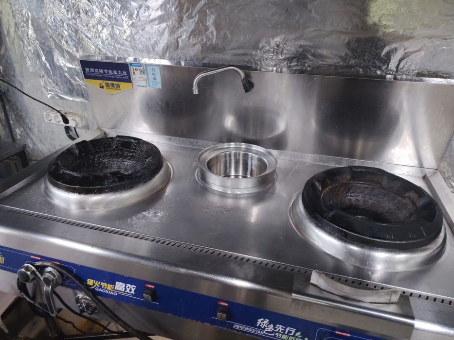 Диваны , вок , пицца печка