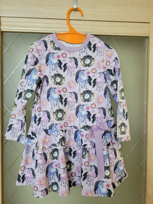 Одежду разную на девочек продам..