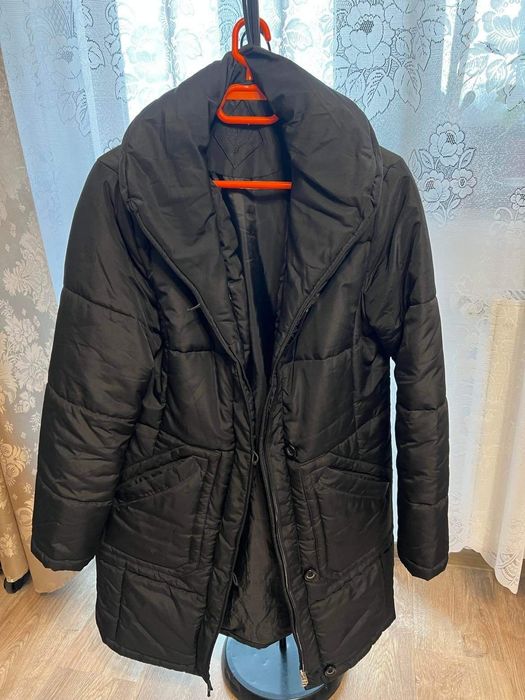 Vând geaca dama neagra