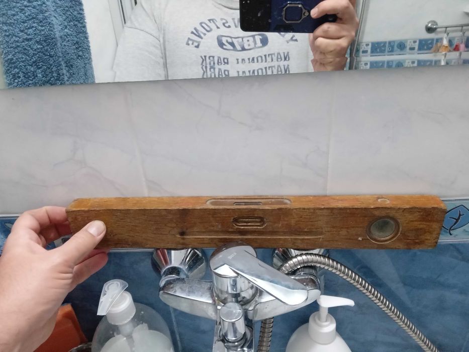 Продавам дървен ретро нивелир