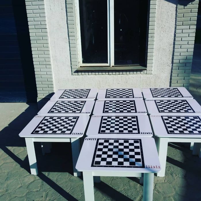 Шахматный стол с