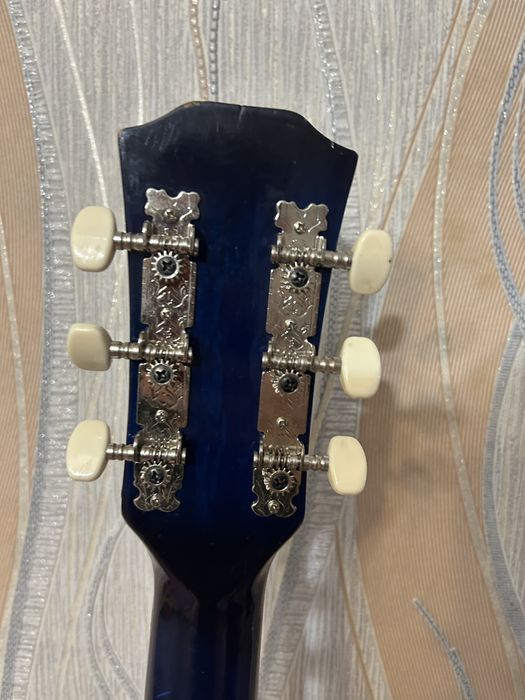 Акустическая гитара