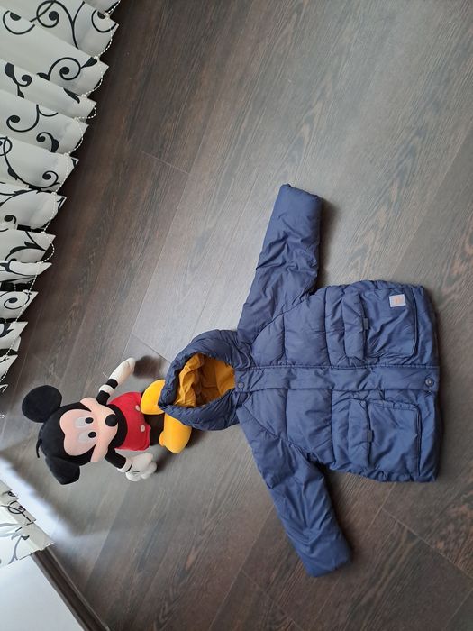 Vând geaca zara de iarna 98 cu puf și pantaloni de iarna 98-104