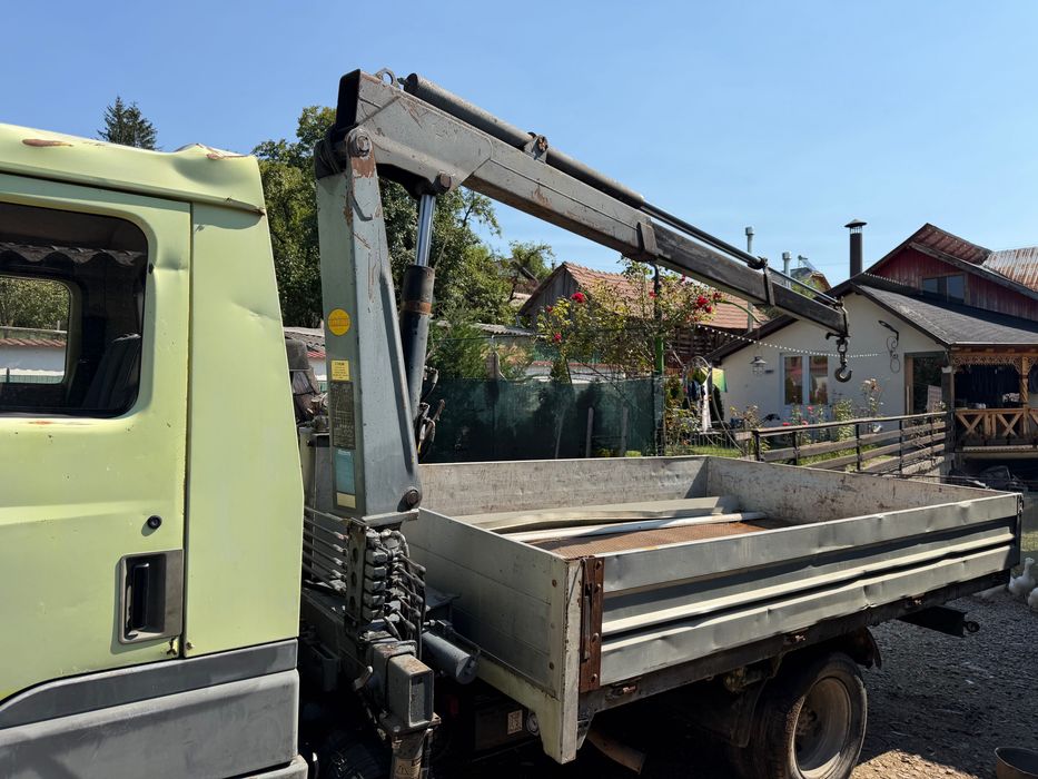 Camion cu macara pentru cat B
