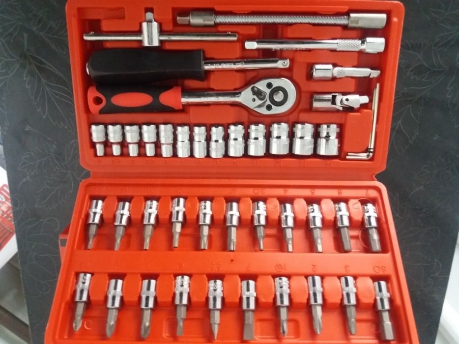 Набор ключей и инструментов 46 - деталь.