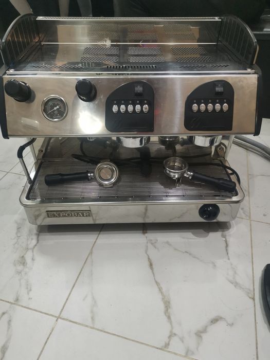 Продавам кафемашина EXPOBAR и кафемелачка