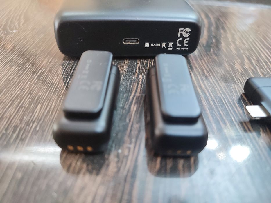 Без проводной микрофон, качественный  звука прёмност.