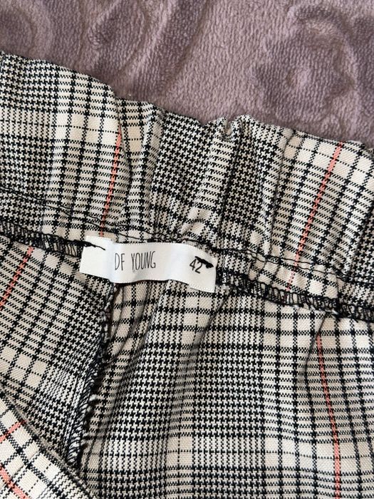 Къси панталони, Defacto