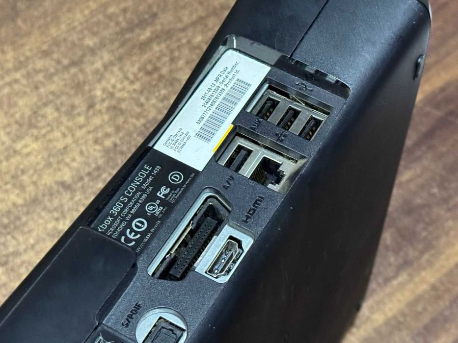 Продавам Xbox 360 комплект