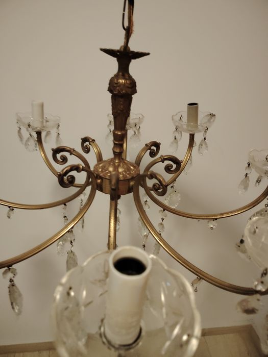Candelabru antic în stil Victorian cu 8 brate din alama masiva și elemente din cristal,piesa cu o lucrătură de o foarte mare finețe