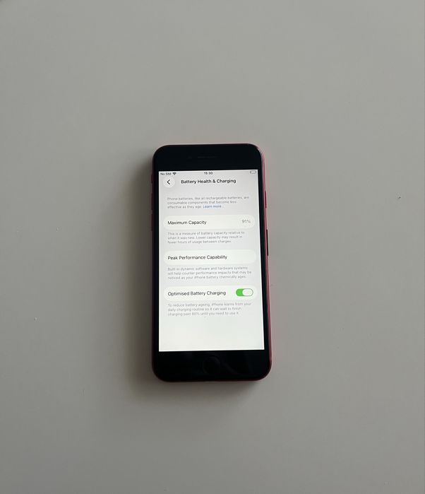 Продавам IPhone SE